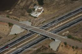 Image du Maroc Professionnelle de  Autoroute du Maroc région de Casablanca vue du ciel, le 10 Octobre 2005. (Photo / Abdeljalil Bounhar) 